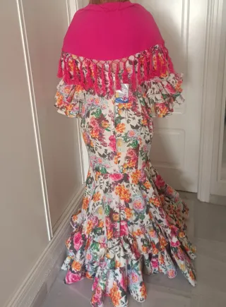 Traje Flamenca Flores  A estrenar con etiqueta