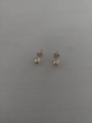 Pendientes de perlas blancas y oro