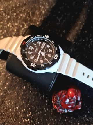 Reloj Casio Quartz Blanco