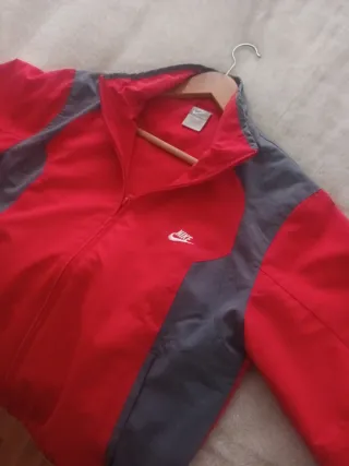Chaqueta Nike Roja y Gris