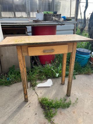 Mesa auxiliar de madera con cajón