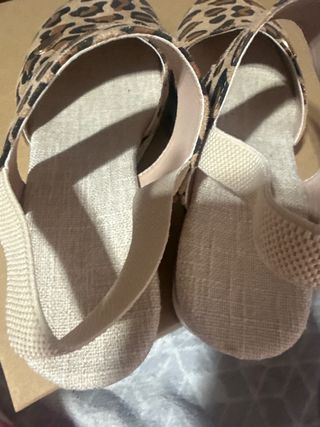 Sandalias estampado leopardo talla 41