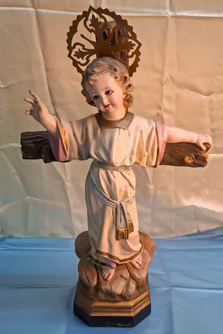 Niño Jesús con cruz y orbe metálico
