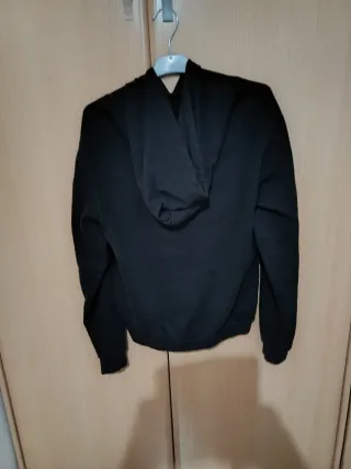 Sudadera Negra con Estampado de Stitch