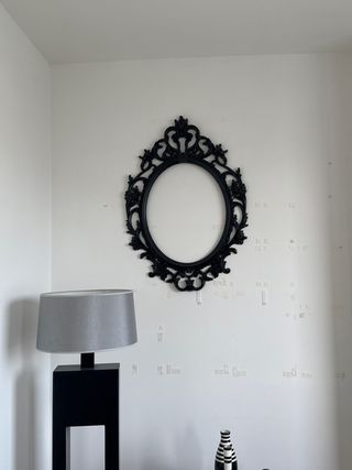 Marco decorativo ovalado negro