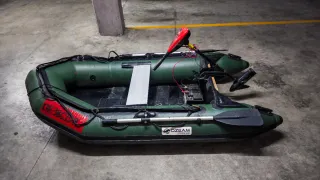 Barca hinchable y motor eléctrico
