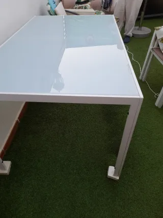 Tavolo da giardino in vetro e metallo