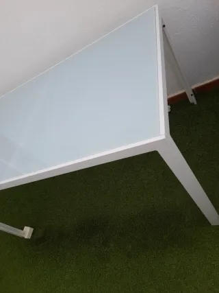 Tavolo da giardino in vetro e metallo