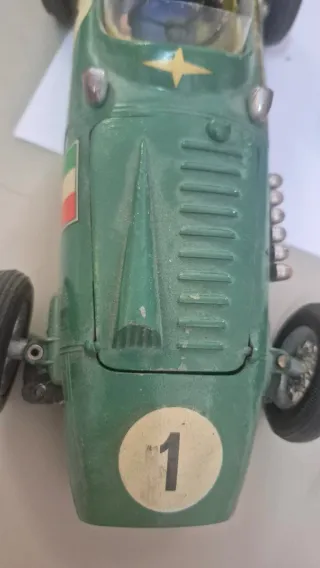 Coche de carreras antiguo verde marca Sanchis