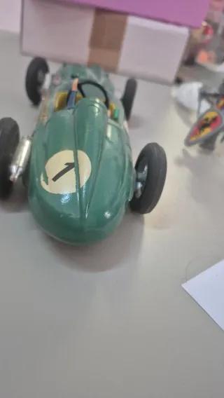 Coche de carreras antiguo verde marca Sanchis