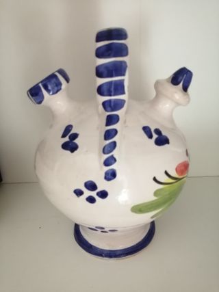 Botijo de cerámica azul y blanco