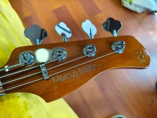 Bajo Marcus Miller V5