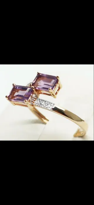 Anillo de oro 14cts con Amatista y diamantes.