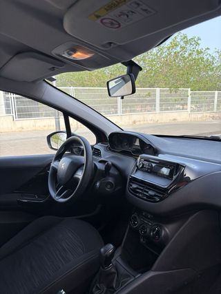 Peugeot 208 2015