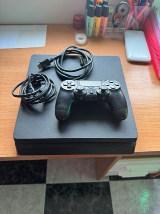 PS4 (PlayStation 4) Negra + Mando y Cables