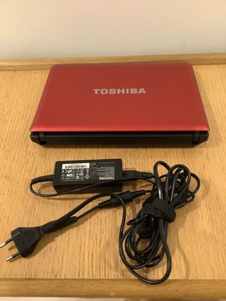 Portátil Toshiba Rojo