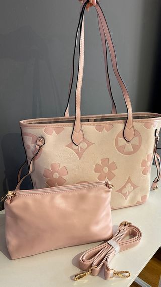 Bolso de mano beige y gris con estampado