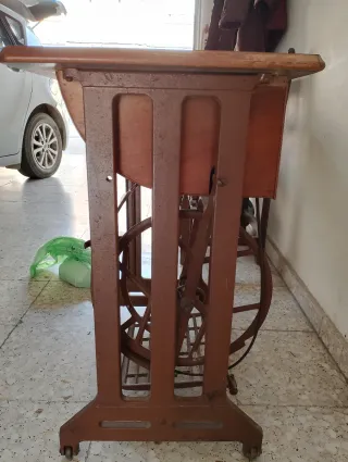 Máquina de coser Alfa antigua
