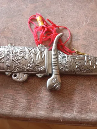 Herramienta ceremonial decorada