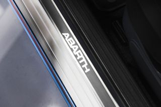 Abarth 595 165cv Martini Racing 2021