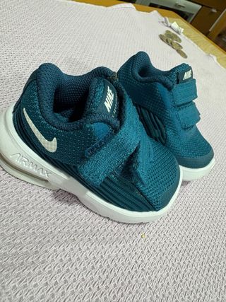Tenis Nike Niños Rojos y Negros los dos por 50€
