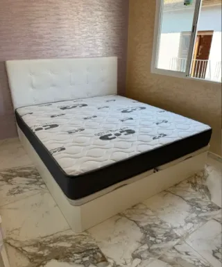 Canapé abatible madera blanco y beige