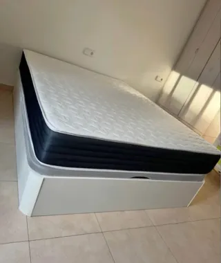 Canapé abatible madera blanco y beige