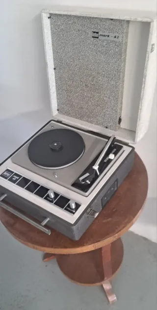 Tocadiscos Portatil Bettor Mark 42 décadas 1960-70