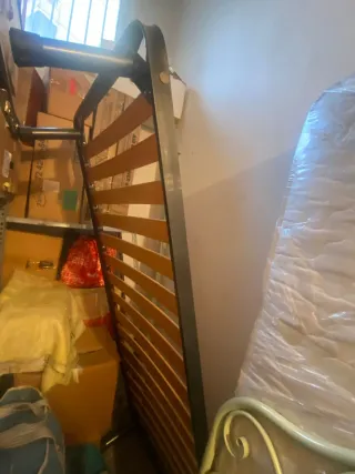 Letto singolo con materasso e doghe