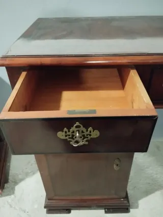 Aparador antiguo de madera