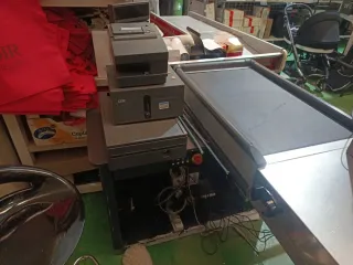 Mueble caja registradora completo