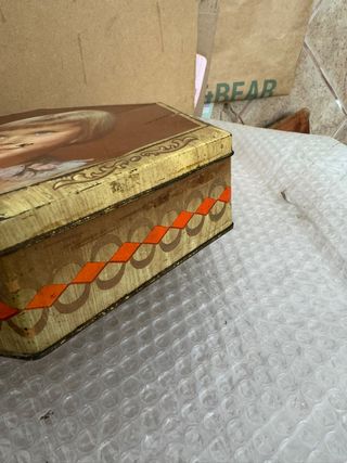 caja de metalica hexagonal decoratica antigua de l