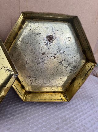 caja de metalica hexagonal decoratica antigua de l