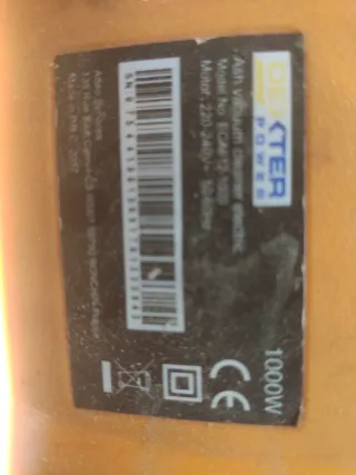 Aspiradora industrial naranja y negra