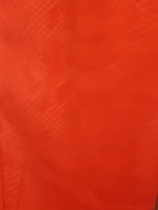 Lote 2 pantalones rojos efecto serpiente