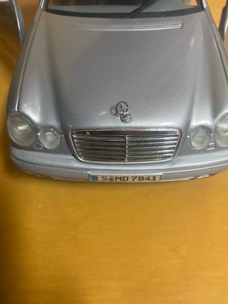 Mercedes Classe E Anson 1/18 Prata