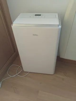 Deshumidificador blanco con caja