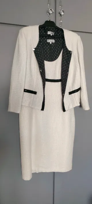 Vestido con chaqueta tipo chanel