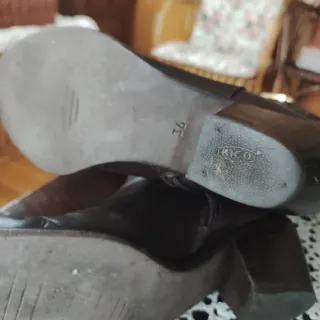 Botas de piel marrones altas