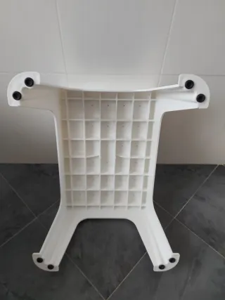 Sgabello antiscivolo in plastica bianco