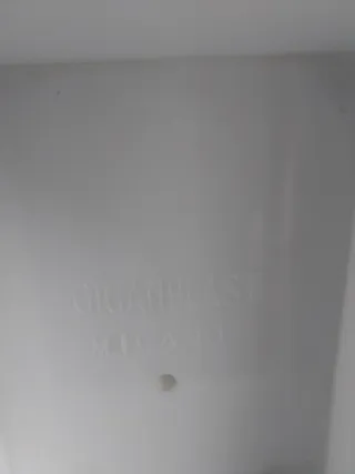 Sgabello antiscivolo in plastica bianco