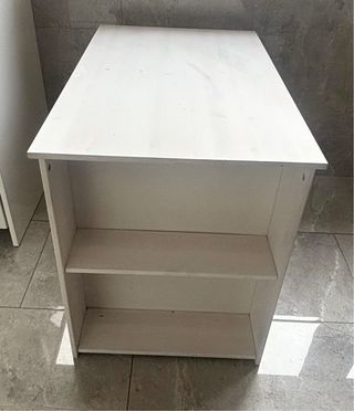 Escritorio blanco de madera