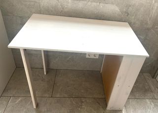 Escritorio blanco de madera