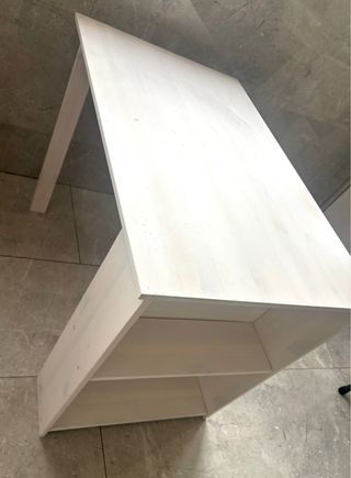 Escritorio blanco de madera