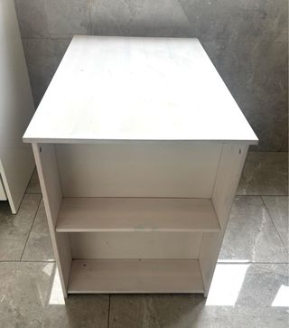 Escritorio blanco de madera