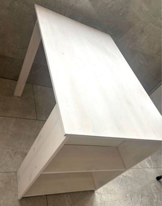 Escritorio blanco de madera