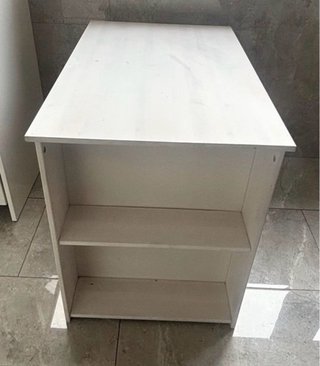 Escritorio blanco de madera
