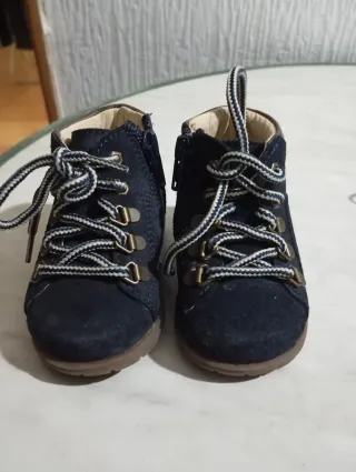Botas niño azul y marrón