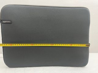 Funda portátil Amazon Basics gris
