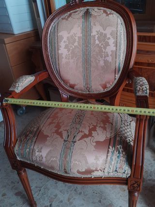 Silla descalzadora pequeña madera y tela